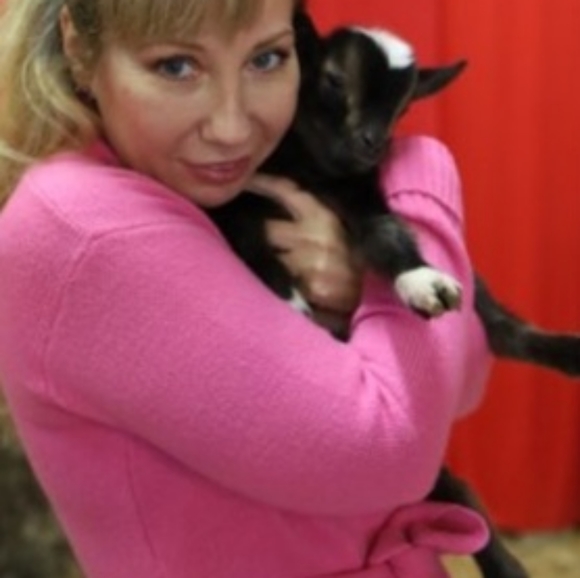 Meet your Posher, Delane - Picture 2 of 7